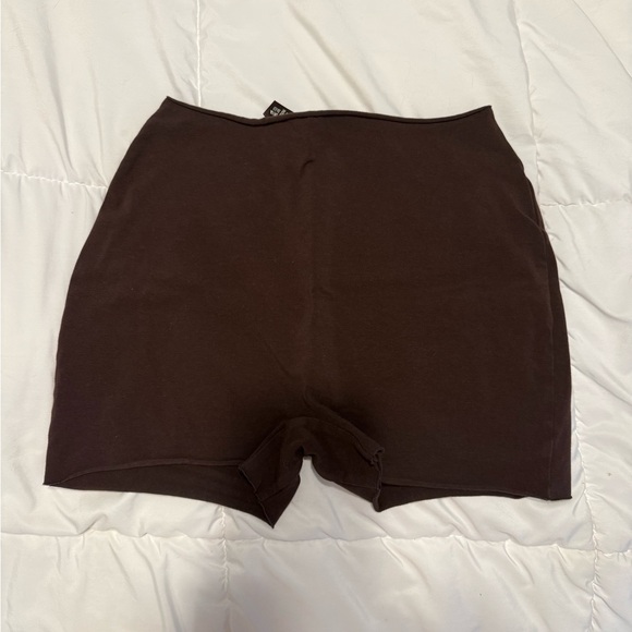 Skims Raw Edge Shorts | Espresso | Size Medium | Limited Edition - Picture 3 of 7